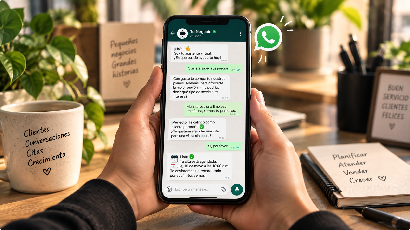 Profesional gestionando conversaciones de clientes por WhatsApp desde el móvil y el ordenador